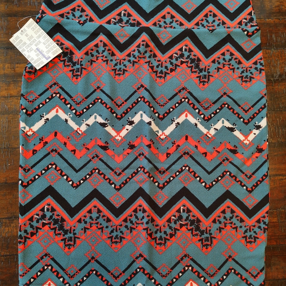 NO TAGSLuLaRoe Cassie! Wear as shirt, skirt, scarf, anyway you like 😍